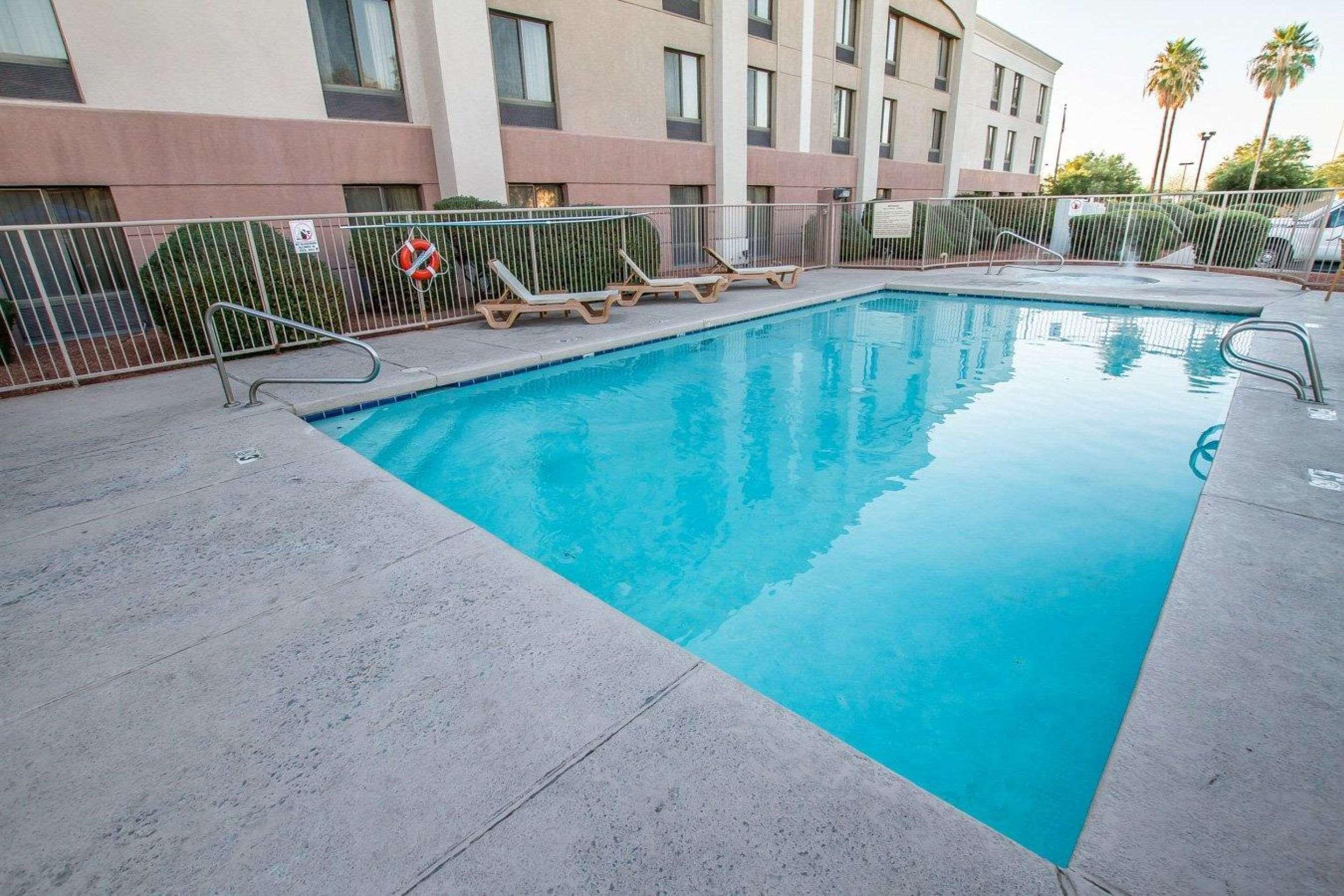 פיניקס Comfort Inn I-10 West At 51St Ave מראה חיצוני תמונה