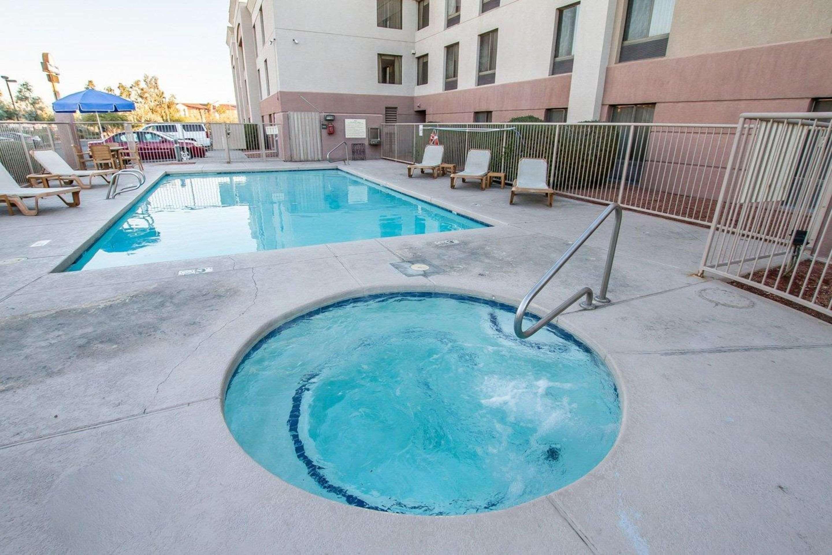 פיניקס Comfort Inn I-10 West At 51St Ave מראה חיצוני תמונה