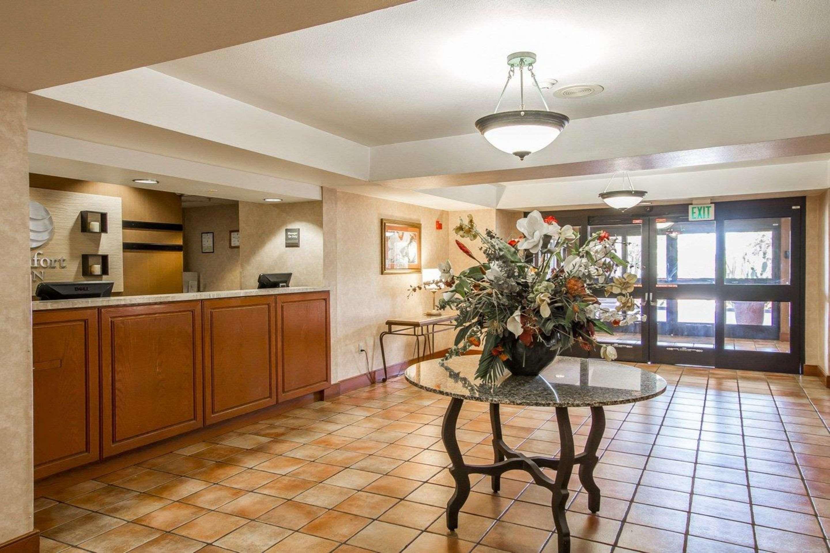 פיניקס Comfort Inn I-10 West At 51St Ave מראה חיצוני תמונה