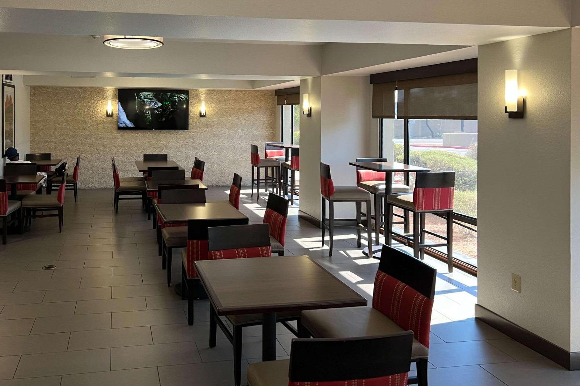 פיניקס Comfort Inn I-10 West At 51St Ave מראה חיצוני תמונה