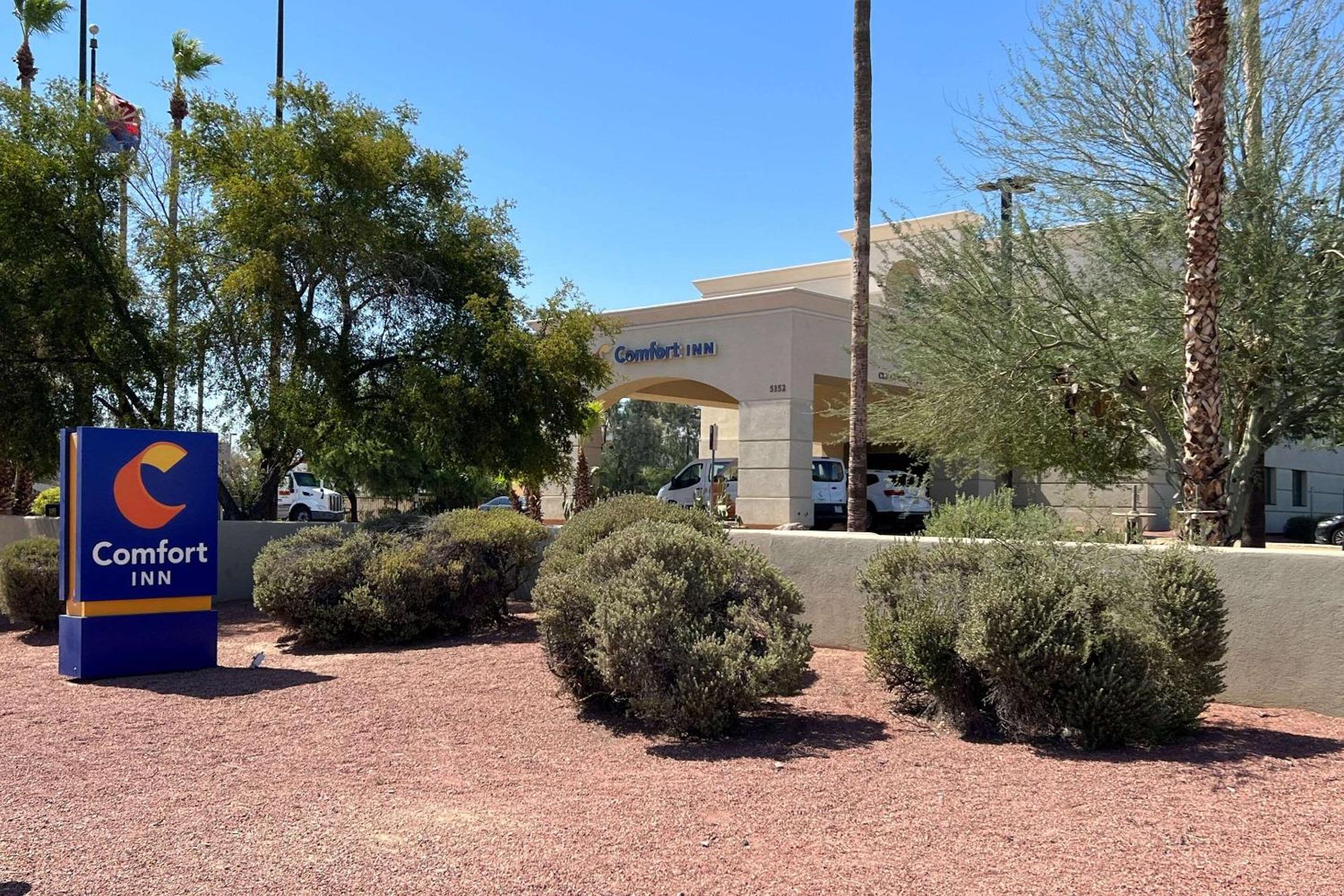 פיניקס Comfort Inn I-10 West At 51St Ave מראה חיצוני תמונה